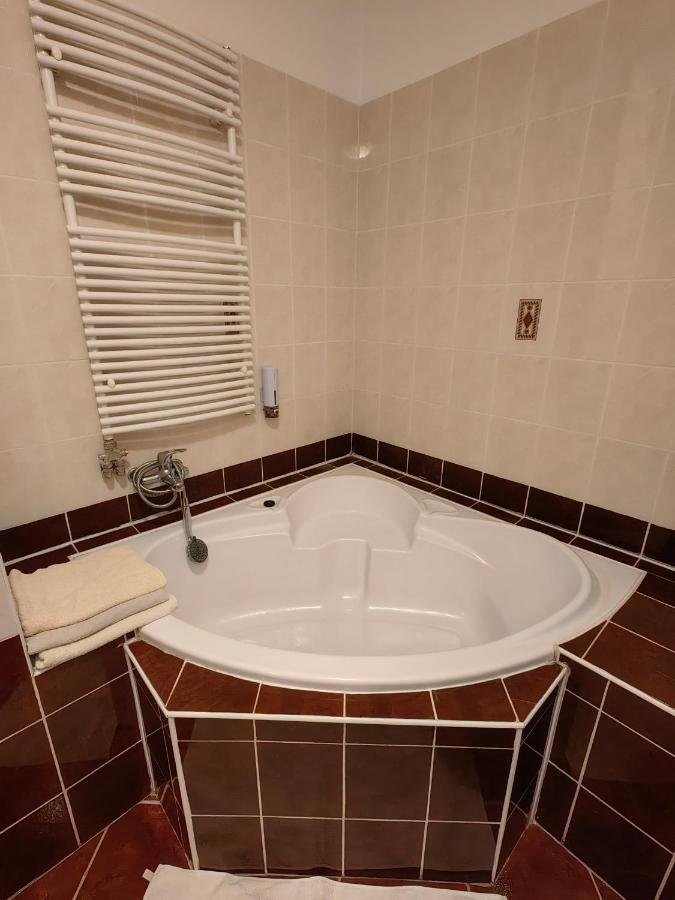 Oasis Apartman سيغيد المظهر الخارجي الصورة